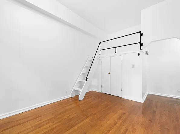 159-34 Riverside Drive West image 1 of 13