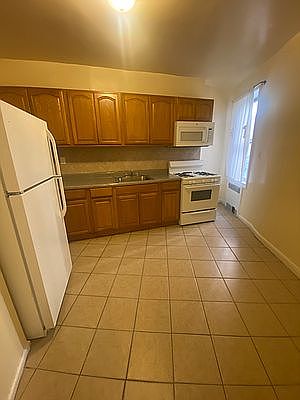 4th image of 580 E 17th St APT 4B