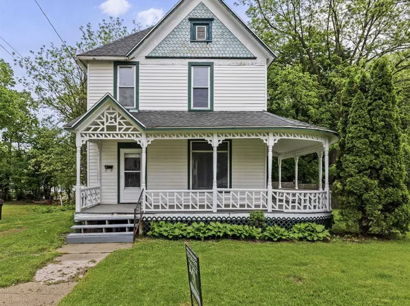 1131 S High Ave, Freeport, IL 61032