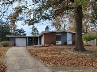 365 Holiday Hill Dr, Florissant, MO 63033