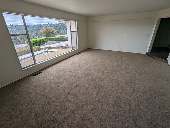 3rd image of 721 Murray Dr