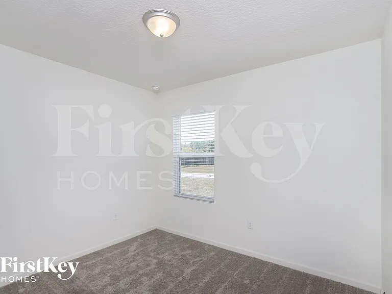 374 Sauders Rd SE — Photo 13
