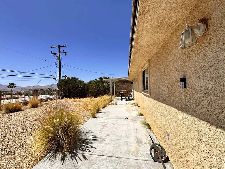 12749 Deodar Ave — Photo 10