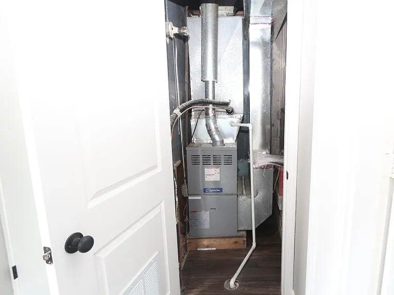 549 E 91st St #2 — Photo 21