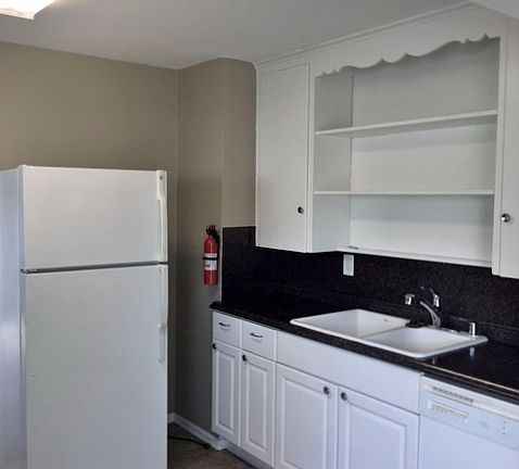 4th image of 223 E Tanglewood Ave