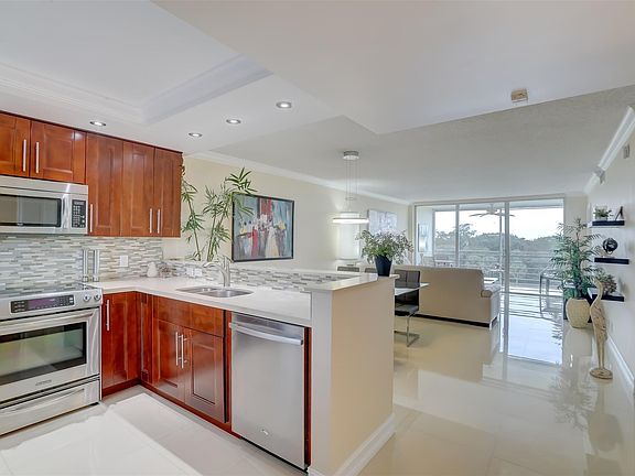 3rd image of 575 Oaks Lane #603