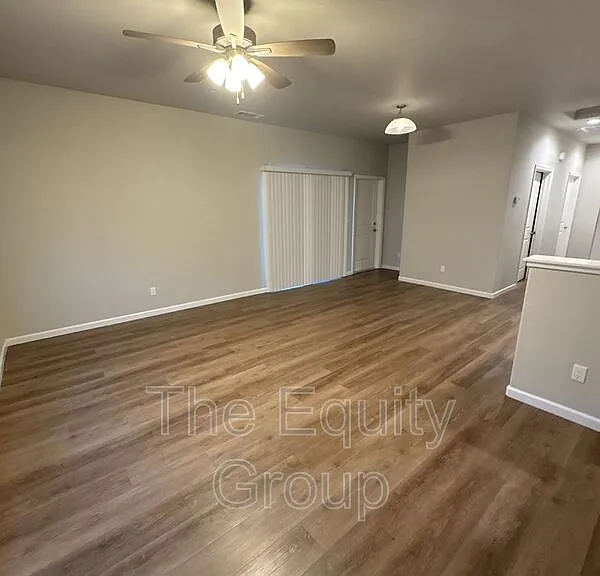 514 S Summit St #102 — Photo 2