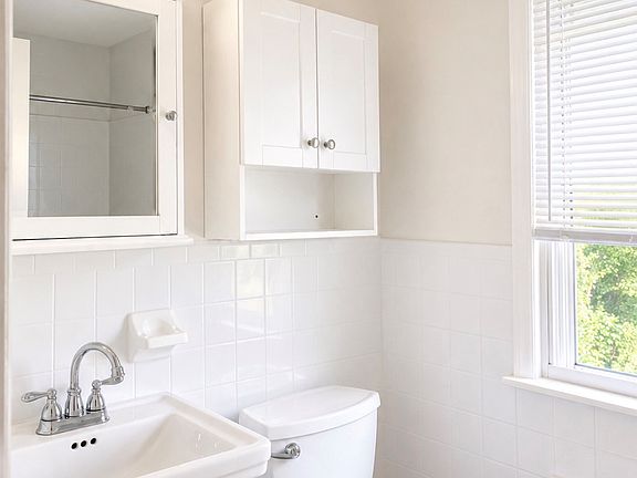 3rd image of 24 Hobart Ln #24