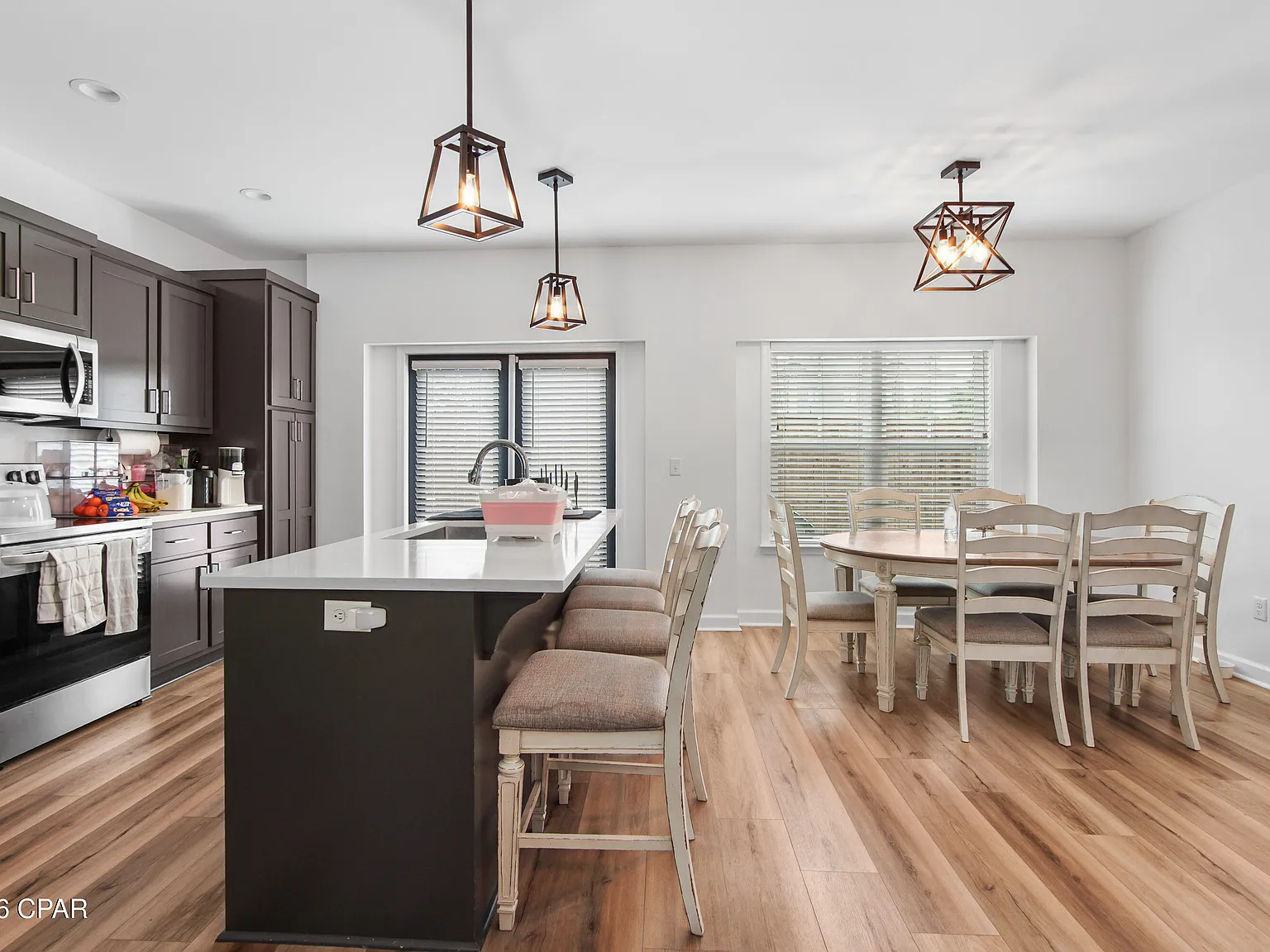 4 bed, 2.5 bath, 1688 sqft, $2,300 — Photo 4