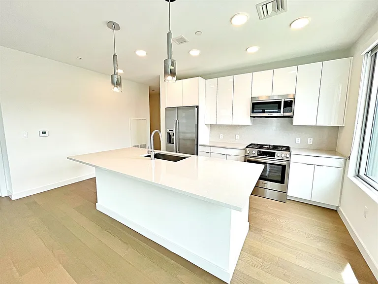 45 Lewis St #518 — Photo 5