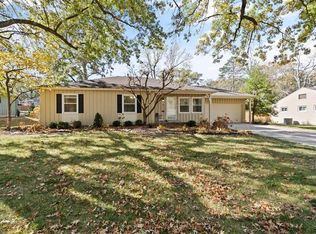 7708 Reeds Rd, Prairie Village, KS 66208