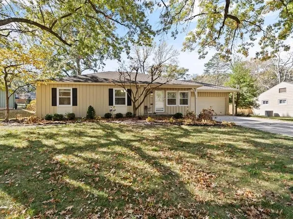 7708 Reeds Rd, Prairie Village, KS 66208