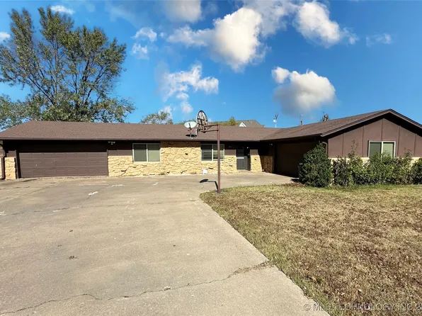 10651 E Dogwood Ct, Claremore, OK 74019
