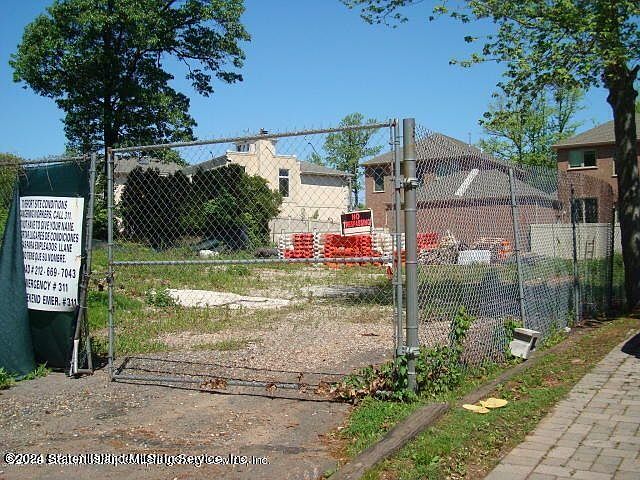 2nd image of 25 Inez St