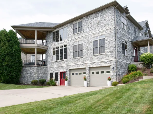 1003 Blackthorne Dr, Jeannette, PA