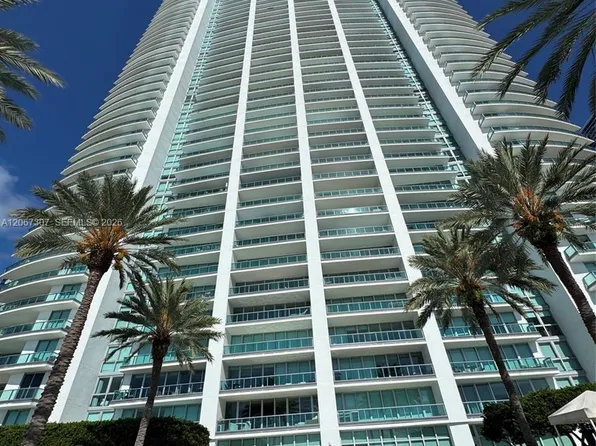 1331 Brickell Bay Dr, Miami, FL