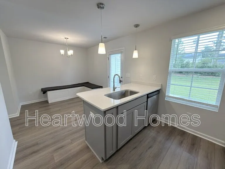 807 Coburg Ln — Photo 14