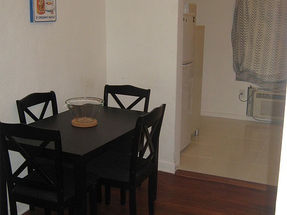 4th image of 828 Euclid Ave APT 3