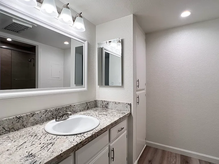 134 S Western Ave #10 — Photo 15