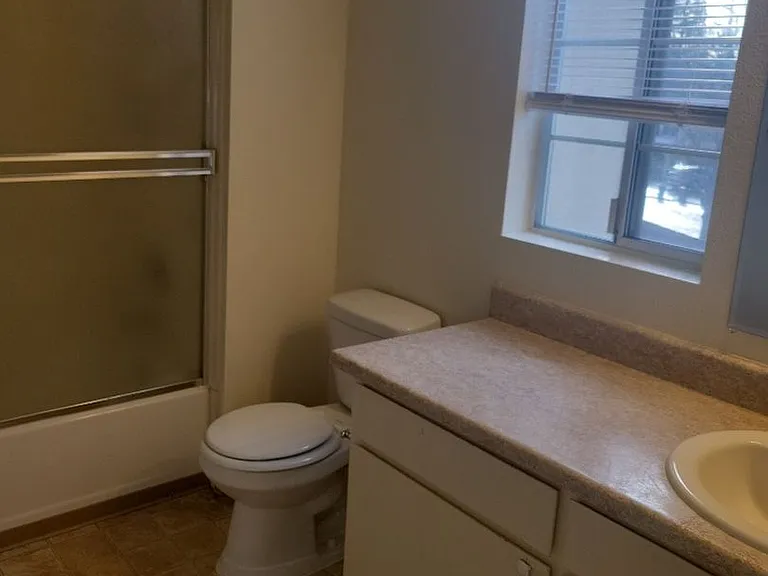 2039 Campus Dr — Photo 8