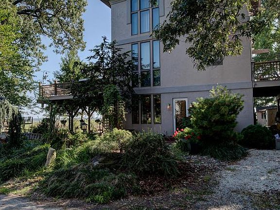 4th image of 1517 Bay Dr
