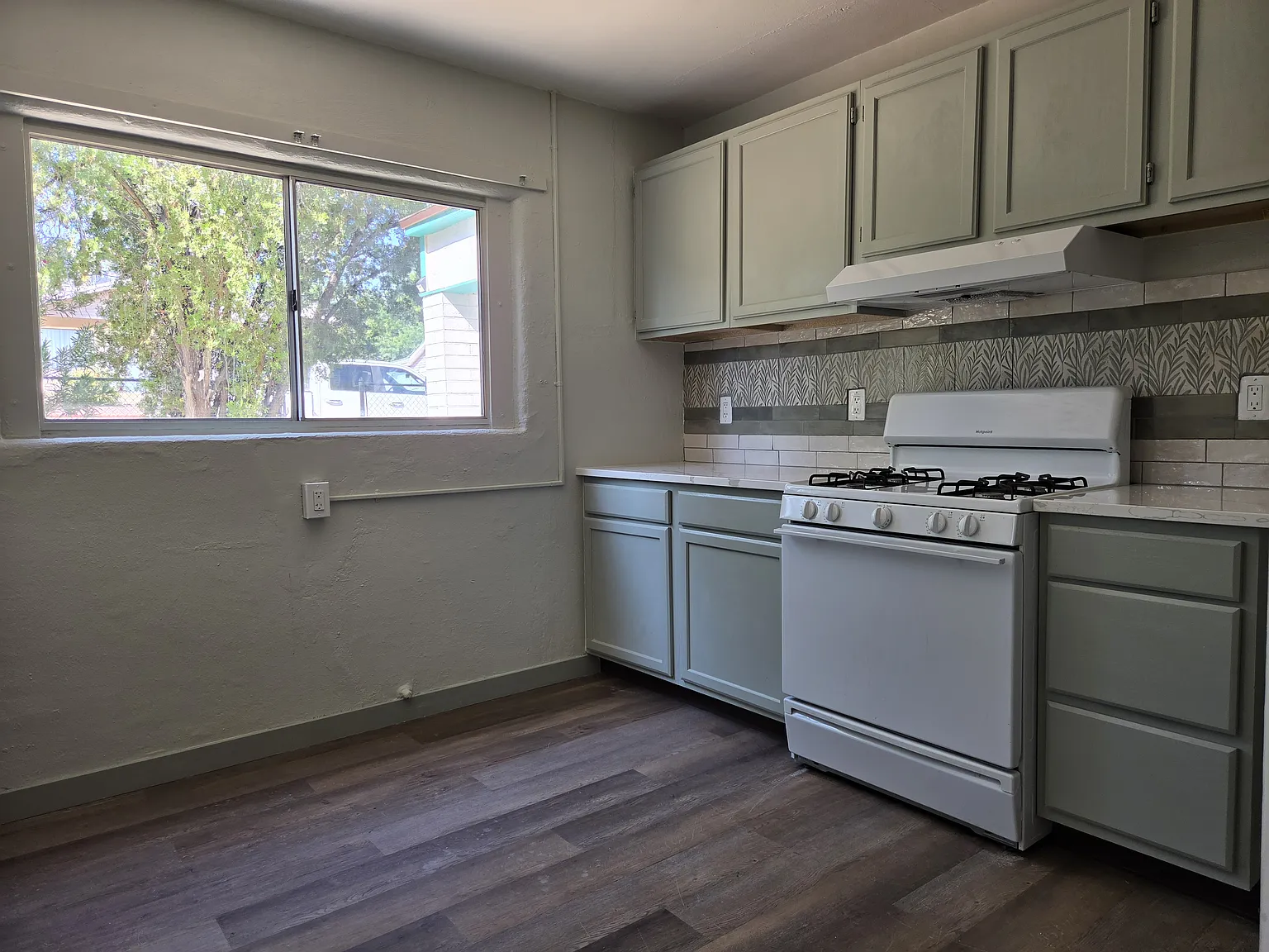 2 bed, 996 sqft, $1,400 — Photo 2