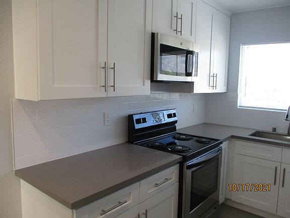 2nd image of 2453 Montrose Ave #F