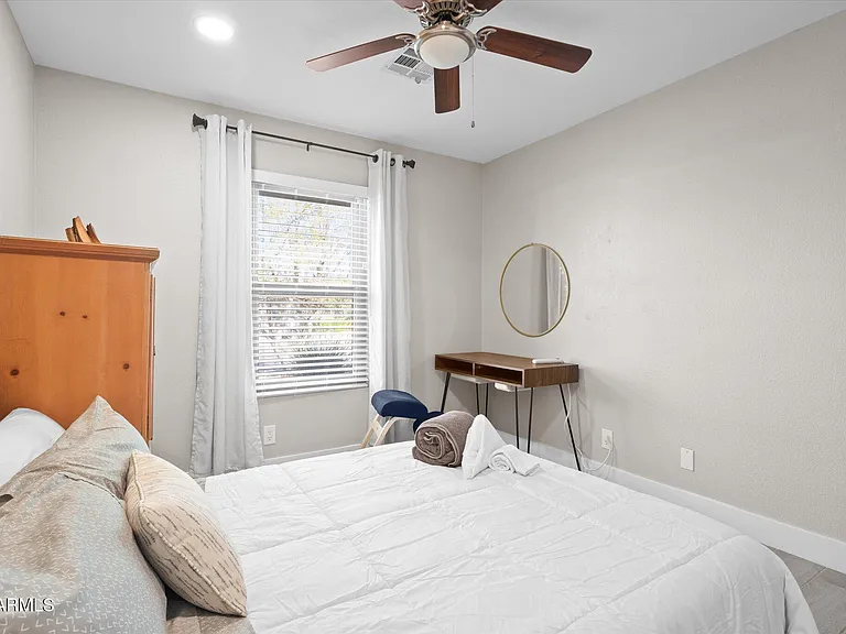 1211 W Palomino Dr — Photo 23