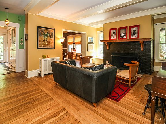 3rd image of 420 Hillside Pl