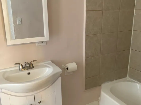 224 Blackhawk St #2, Aurora, IL 60506