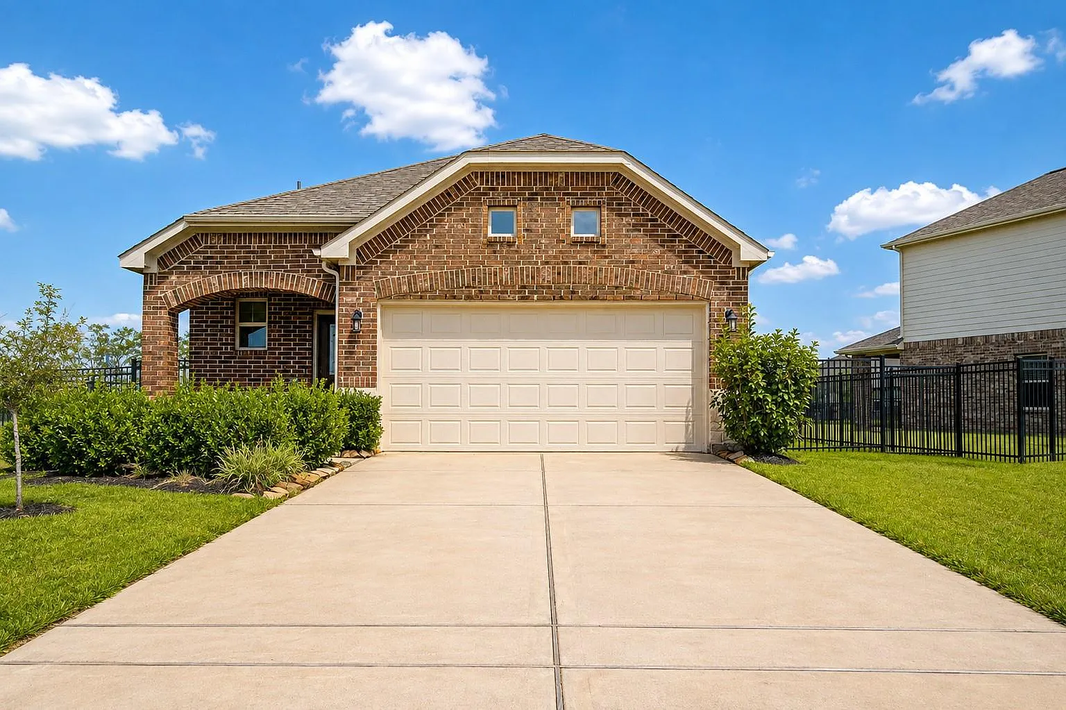 3 bed, 3.0 bath, 1823 sqft, $2,450 — Photo 4