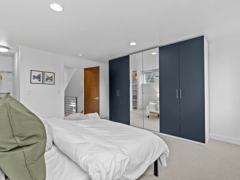 233 E Shelby St — Photo 10