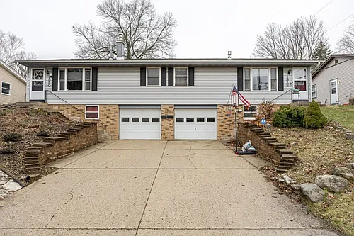 1922 Woodlawn Ave Photo 1