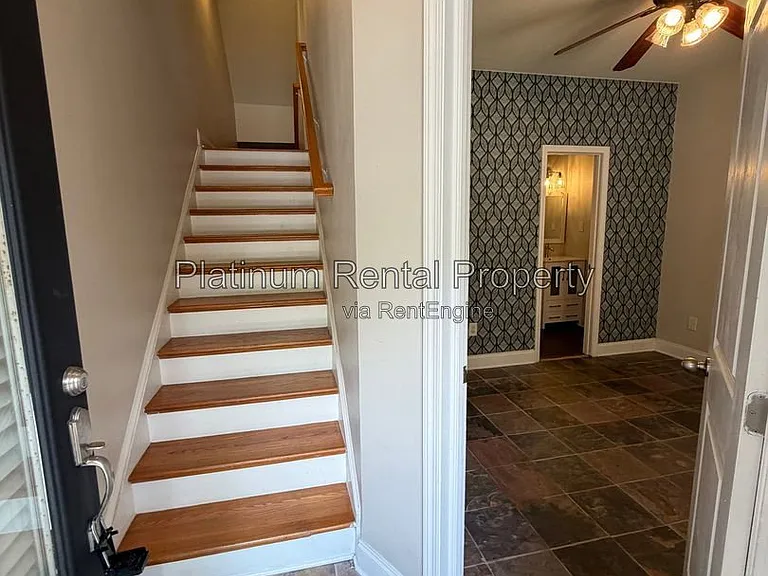 221 16th St NW #3 — Photo 7