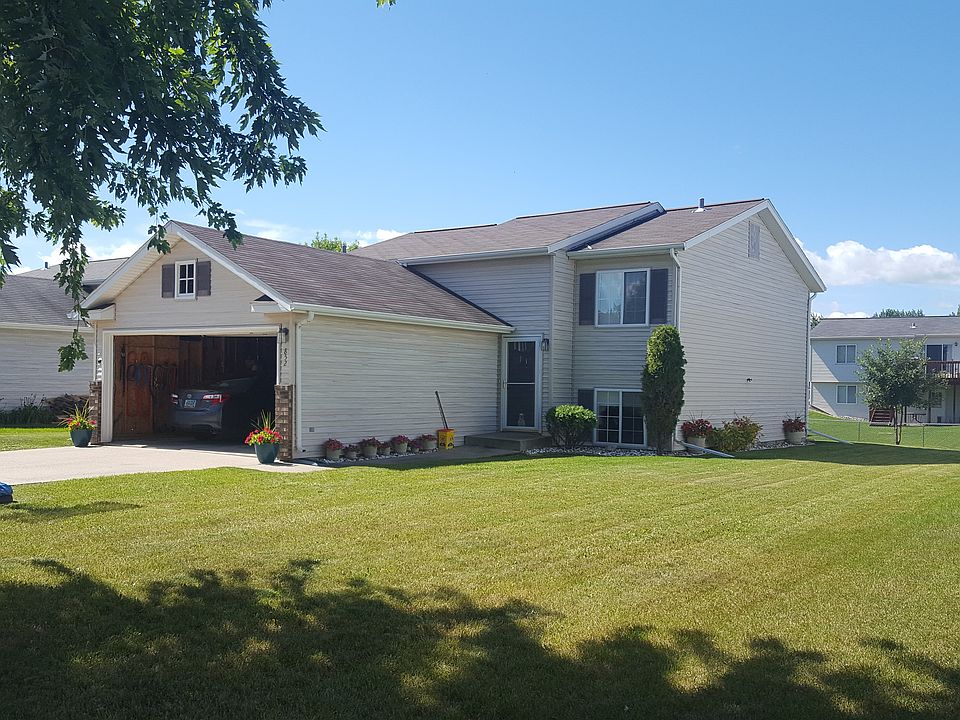 1st image of 852 Elmwood Pl