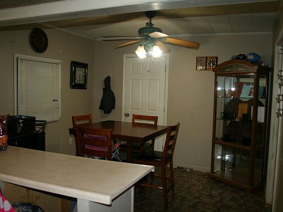 4th image of 208 E Poplar St