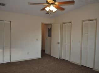 1049 Lee Rd, Jacksonville, FL 32225