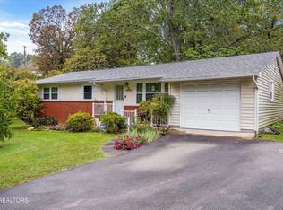 2001 Nandina Dr, Knoxville, TN 37912