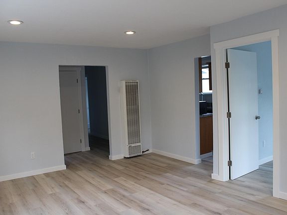 For Rent: $3050 (2 Bedrooms, 1 Bath, 900 sqft)