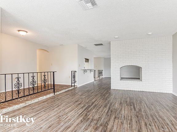 4th image of 2019 Sugarbush Dr