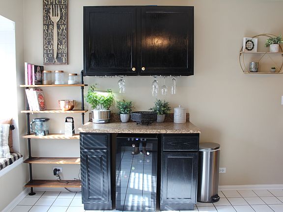 3rd image of 379 Wexford Ct