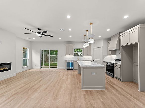 5th image of 3310 Pickett St