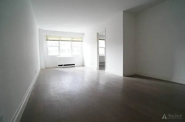 Rented by Anchor Associates | media 4