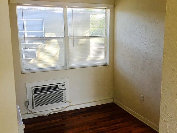 3rd image of 1726 6th St S APT 4