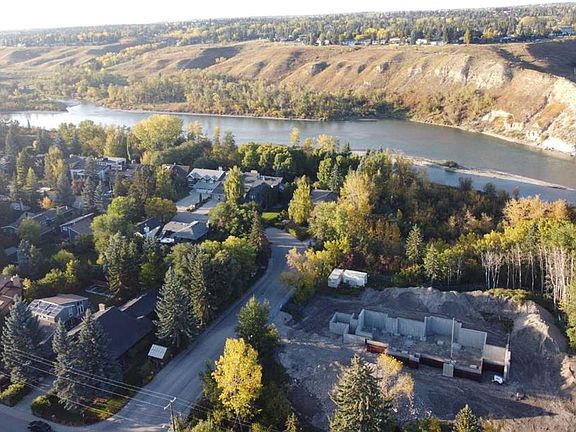 2nd image of 7219 N Bow Cres NW