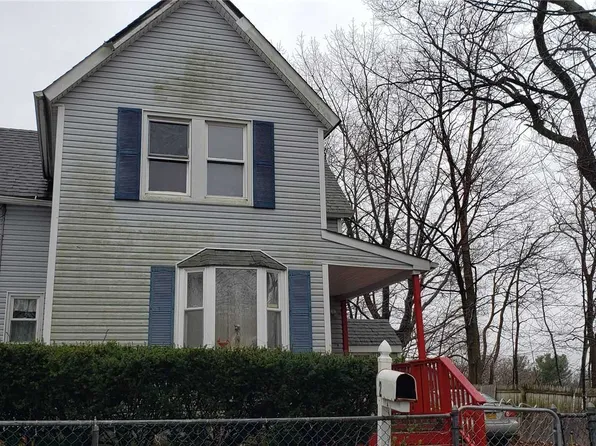 2 Chalres Ave, Port Washington, NY 11050