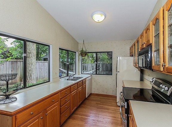 5th image of 370 Ventura Club Dr
