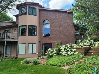 1 S Le Chateau Pl, Sioux Falls, SD, 57105