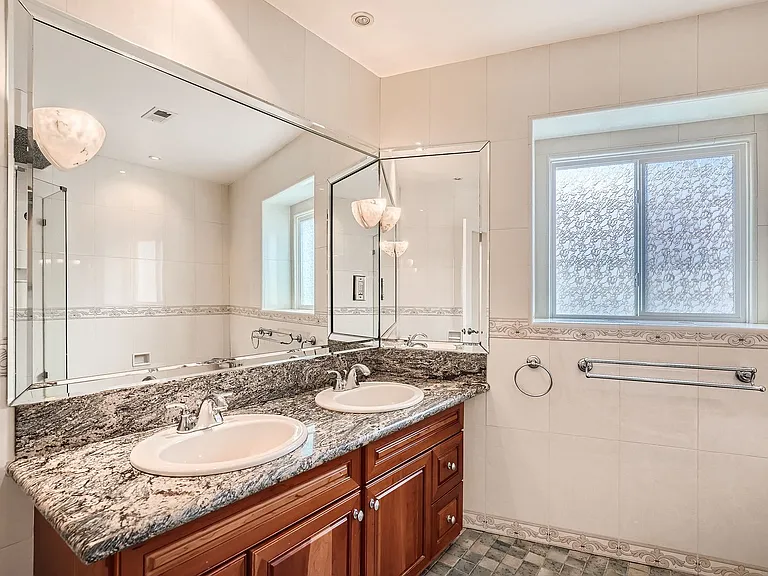 3766 Willowcrest Ave — Photo 9