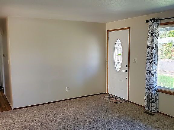 2nd image of 362 NE Plymouth Cir